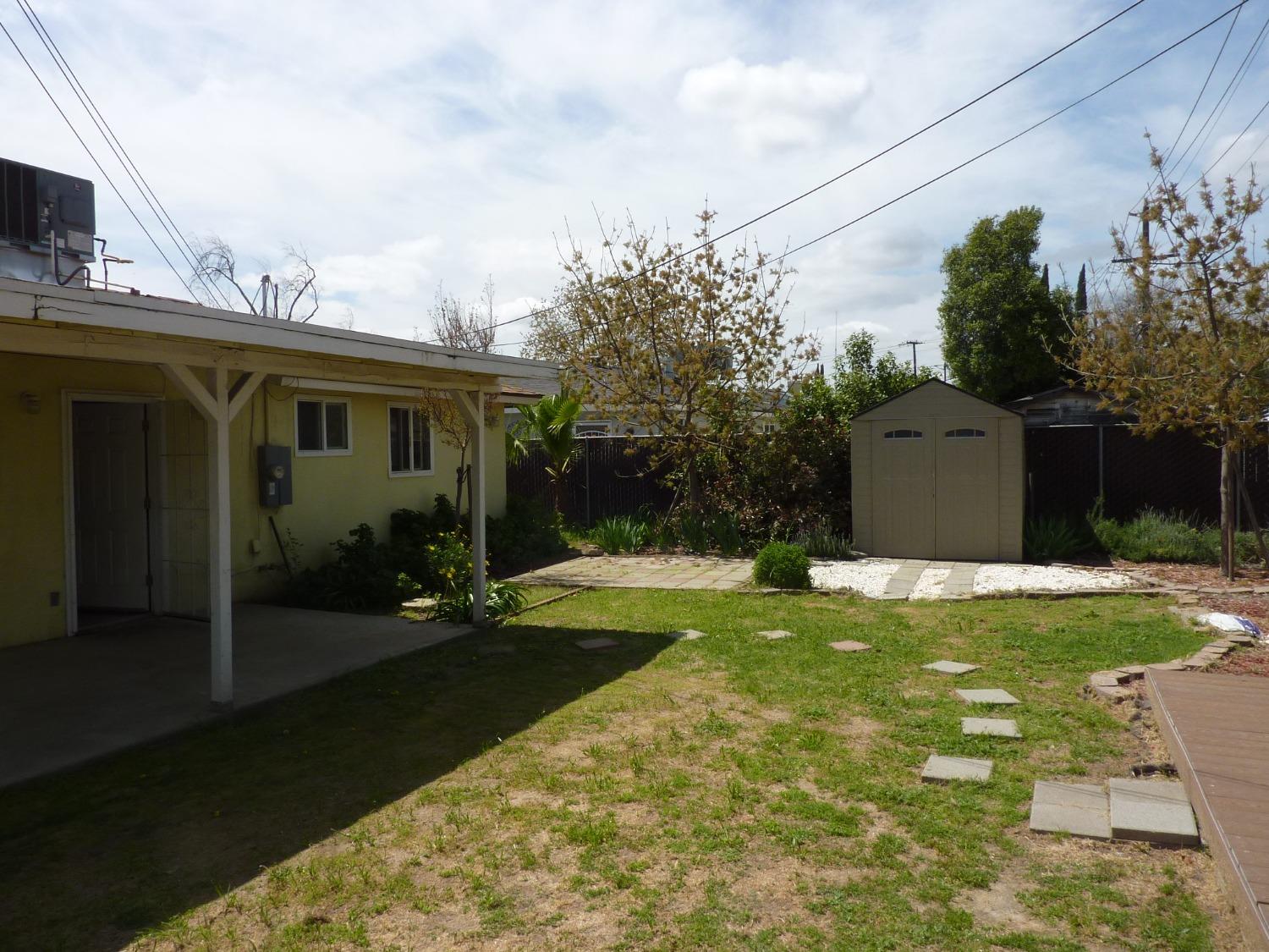 2629 East Richert Avenue Fresno, CA 93726 - Photo 31 of 32 a house view with a garden space