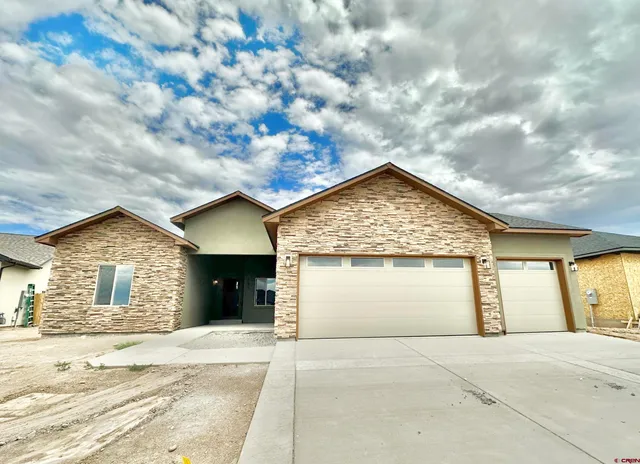a view of backyard of garage