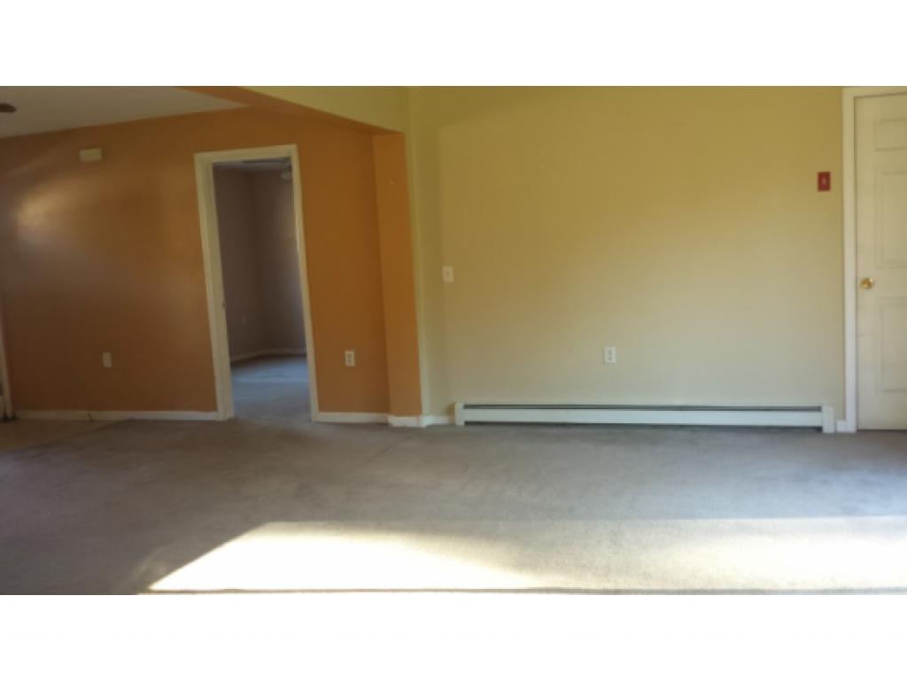 77 Farmer Road Hooksett, NH 03106 - Photo 2 of 12