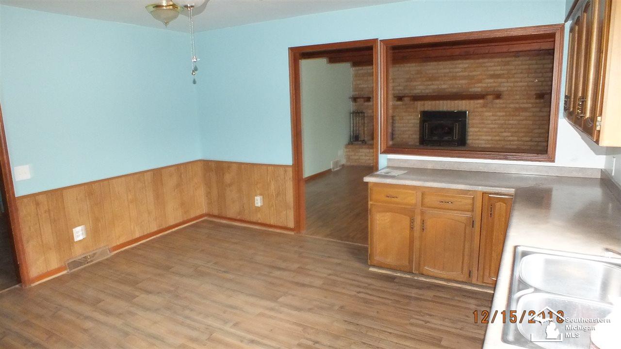 9133 Oakridge Road Temperance, MI 48182 - Photo 9 of 23 31361342-8.JPG