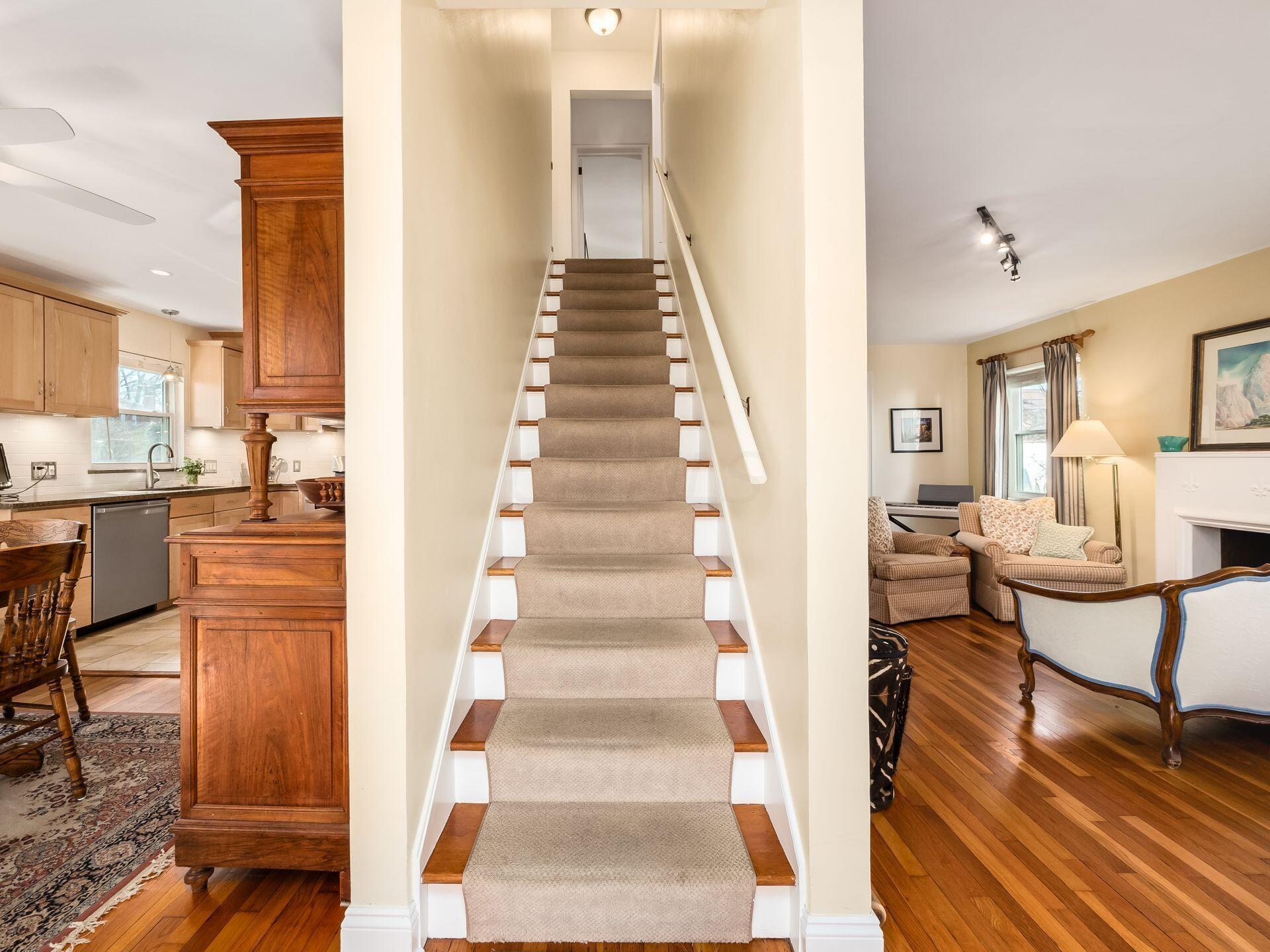 2863 Bryden Road Columbus, OH 43209 - Photo 4 of 57 Entry View