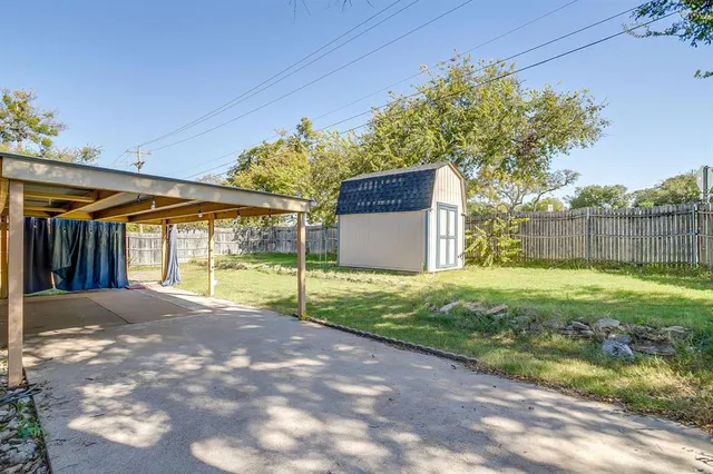 a view of a house with backyard and a tree