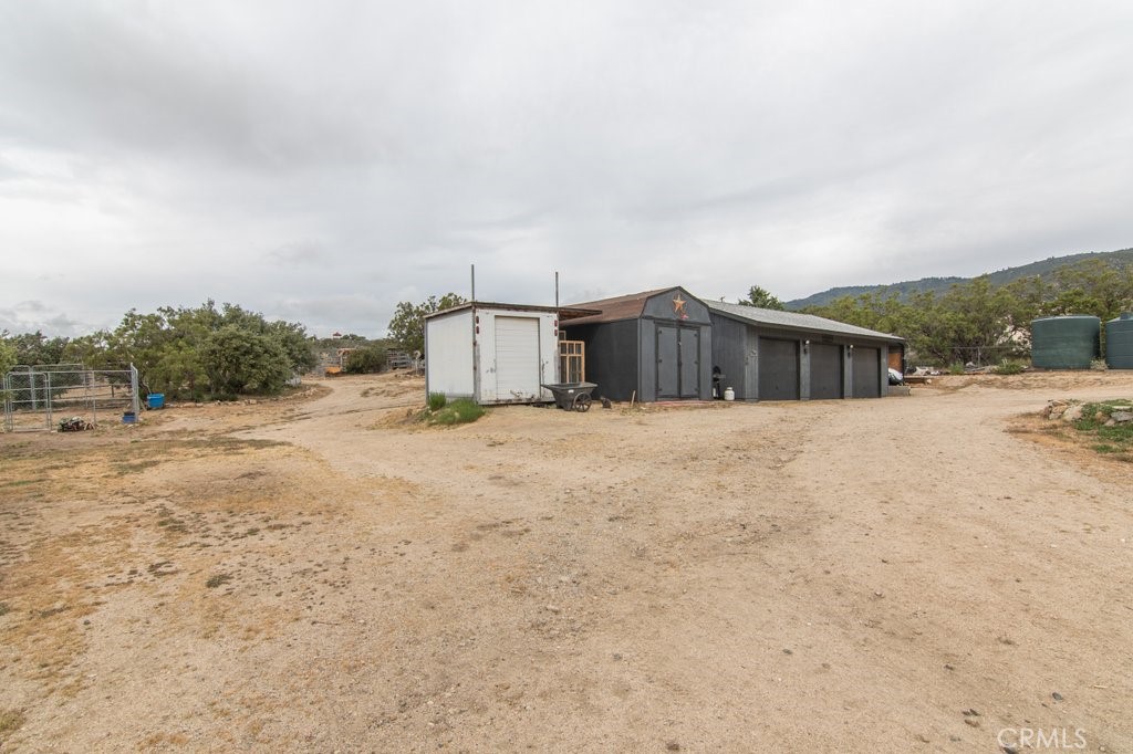 37325 Bohlen Road Anza, CA 92539 - Photo 31 of 43 a view of balcony with a yard
