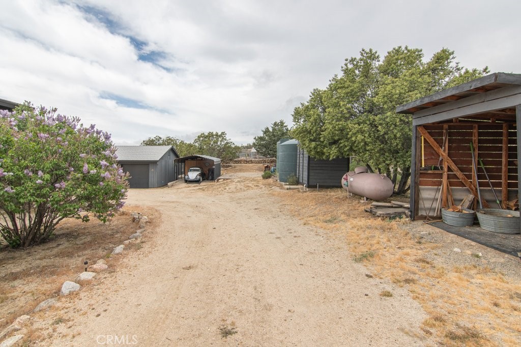 37325 Bohlen Road Anza, CA 92539 - Photo 33 of 43 a view of a backyard of the house