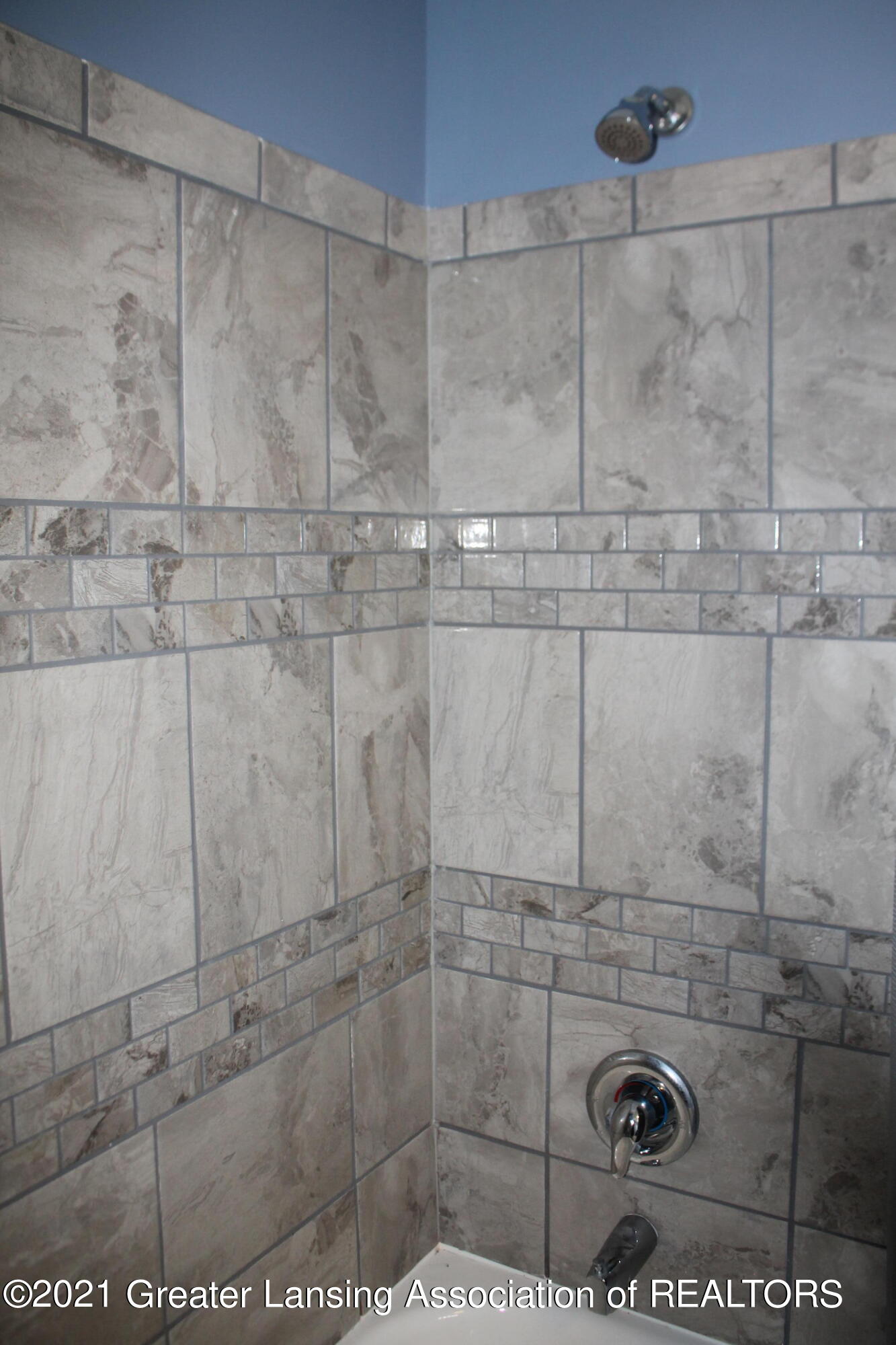 6327 Hilliard Road Lansing, MI 48911 - Photo 26 of 35 IMG_9392