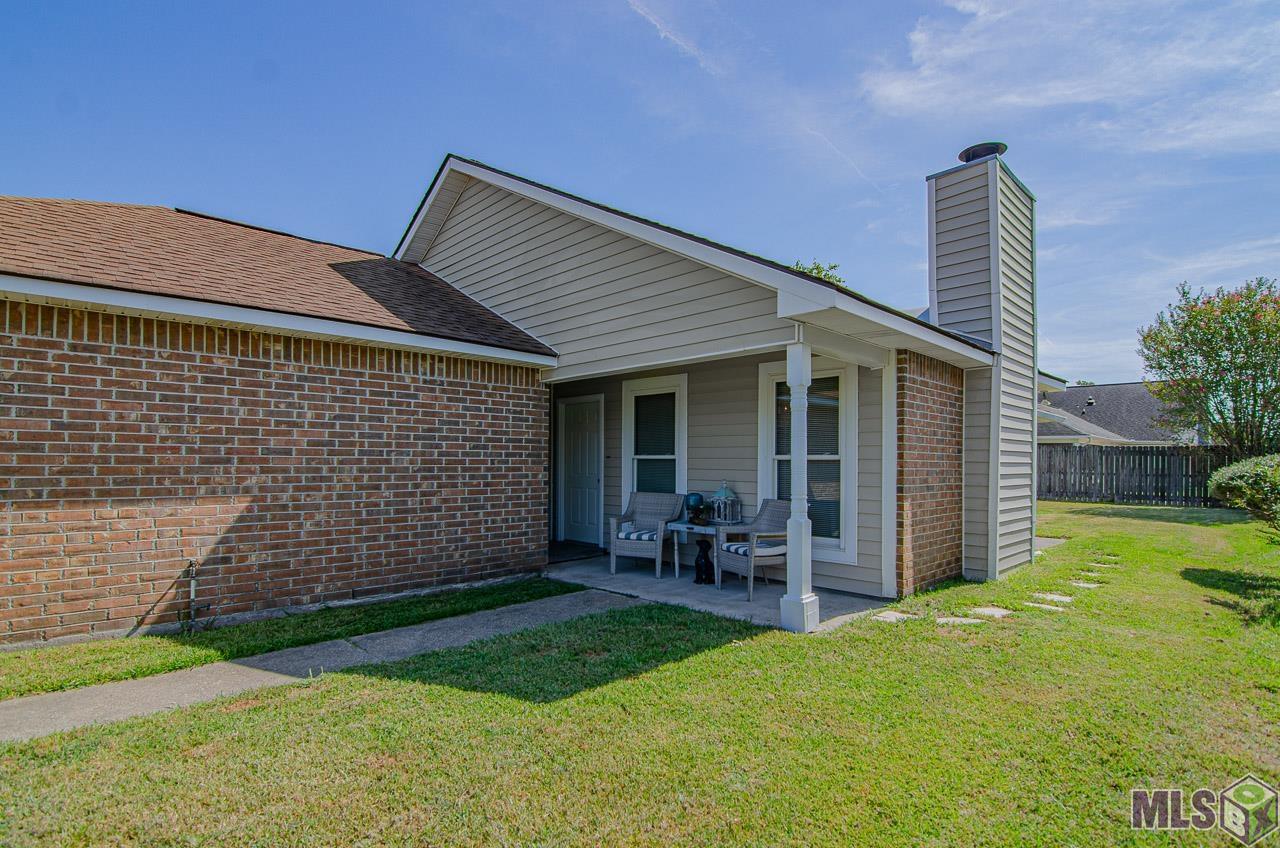 1819 Myrtle Ridge Drive Baton Rouge, LA 70816 - Photo 3 of 13
