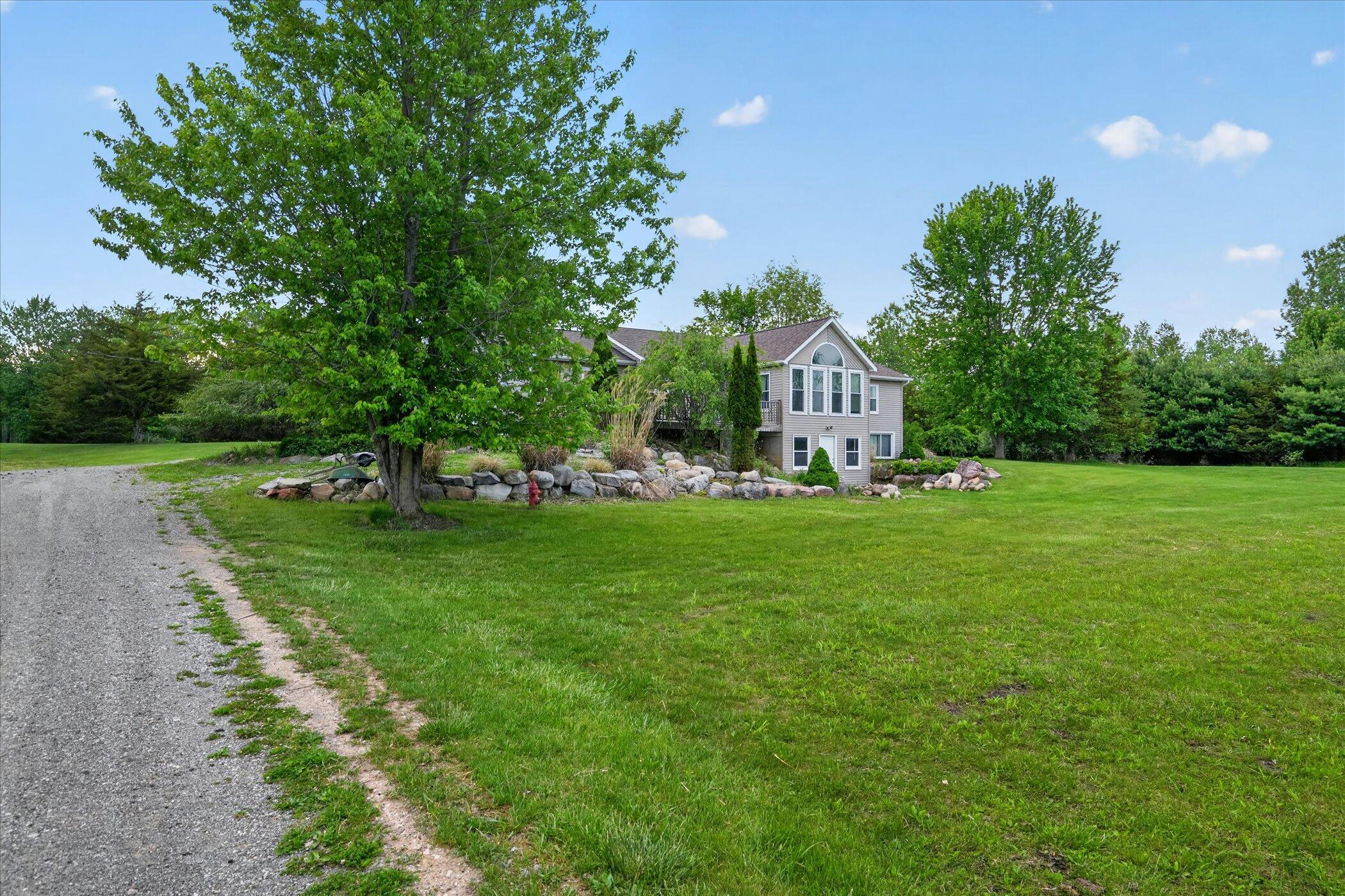 5569 South Corey Road Perry, MI 48872 - Photo 25 of 61 35-5569-S-Corey-Rd-Perry-MI-48872-Window