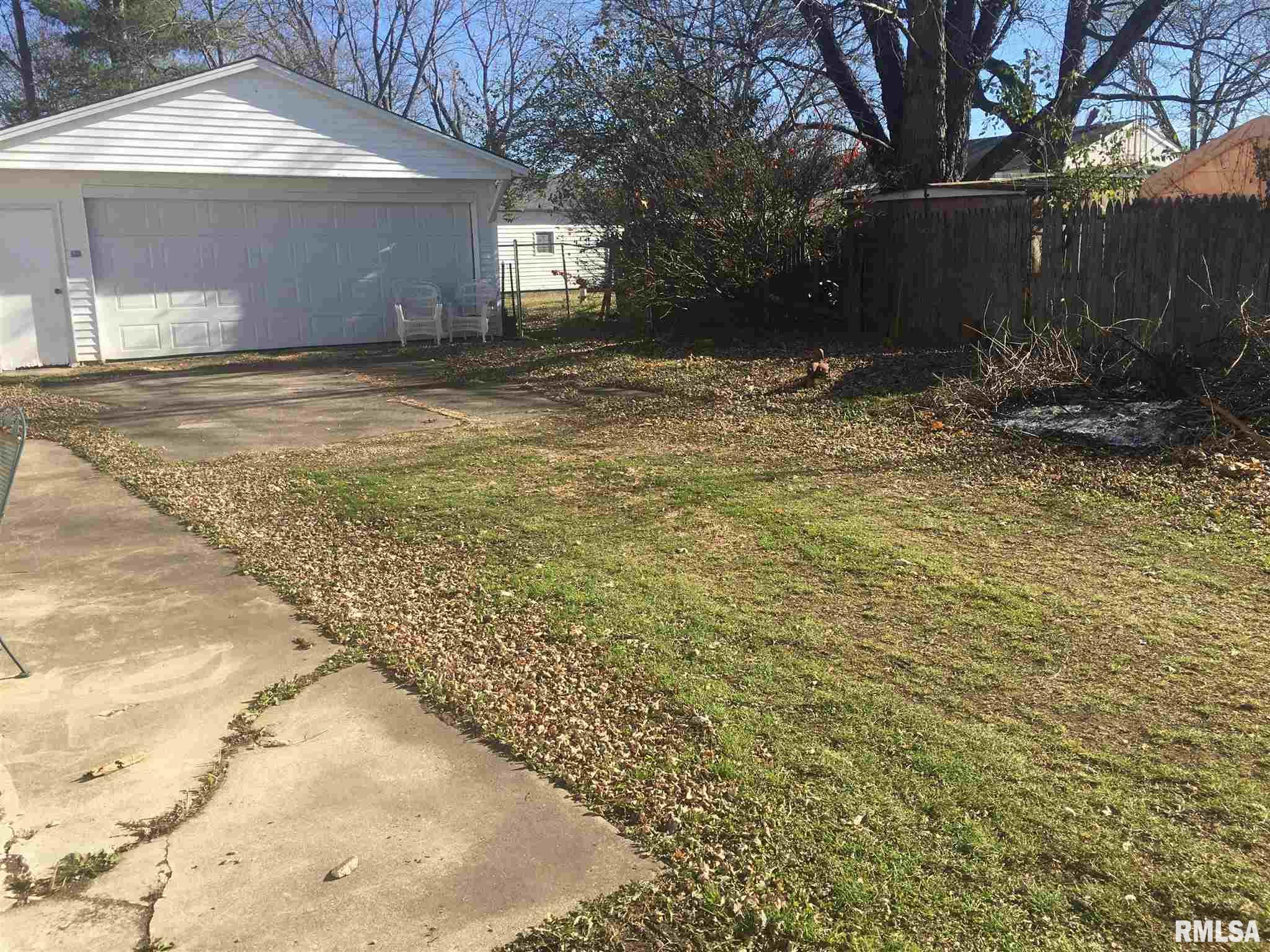 383 Marnico Road Jacksonville, IL 62650 - Photo 9 of 50