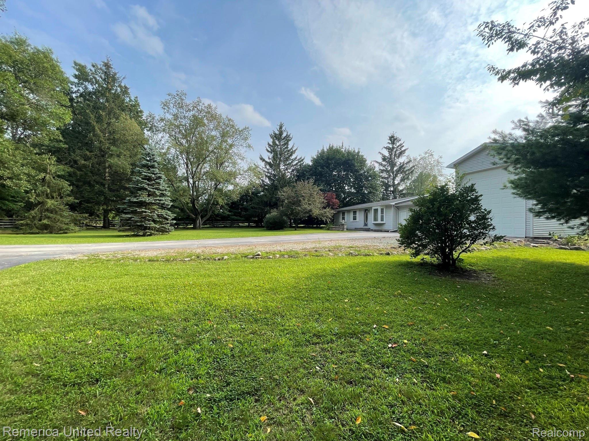 2658 Hubert Road Brighton, MI 48114 - Photo 29 of 38 IMG_3660.JPEG