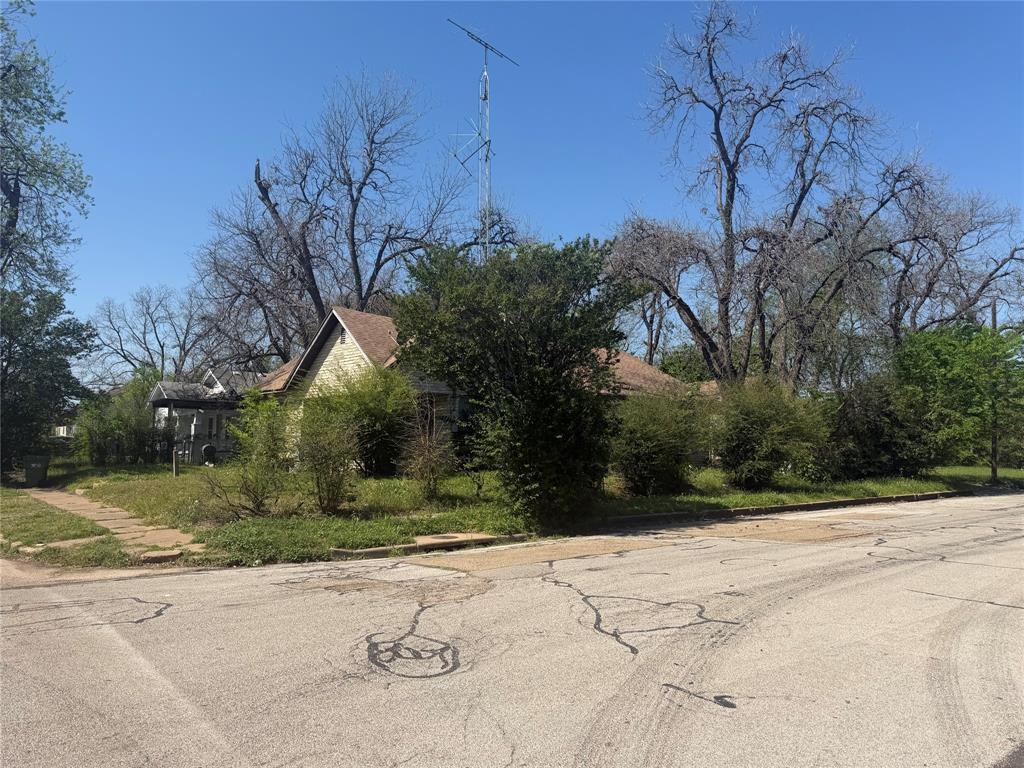 514 Tyler Street Waco, TX 76704 - Photo 2 of 11 a view of a yard with plants and trees