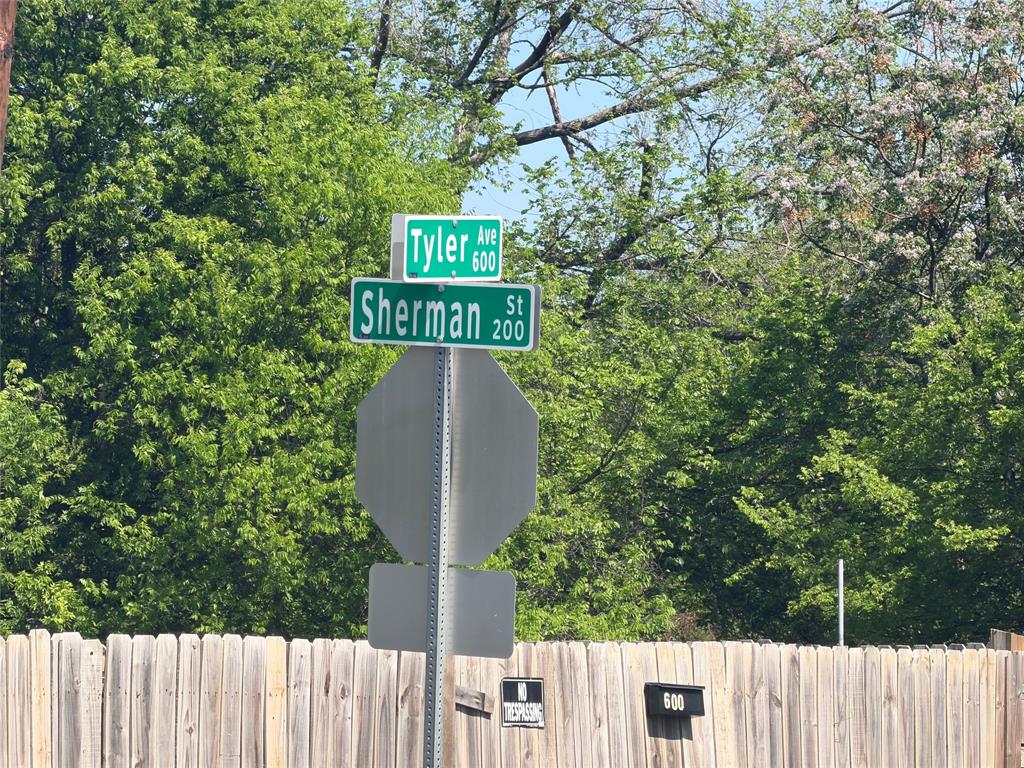 514 Tyler Street Waco, TX 76704 - Photo 3 of 11 a sign that is on a pole