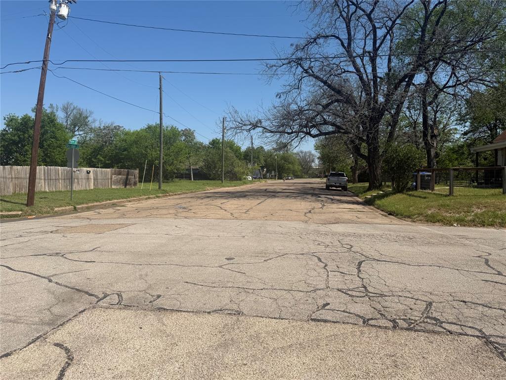 514 Tyler Street Waco, TX 76704 - Photo 4 of 11 a view of outdoor space with trees
