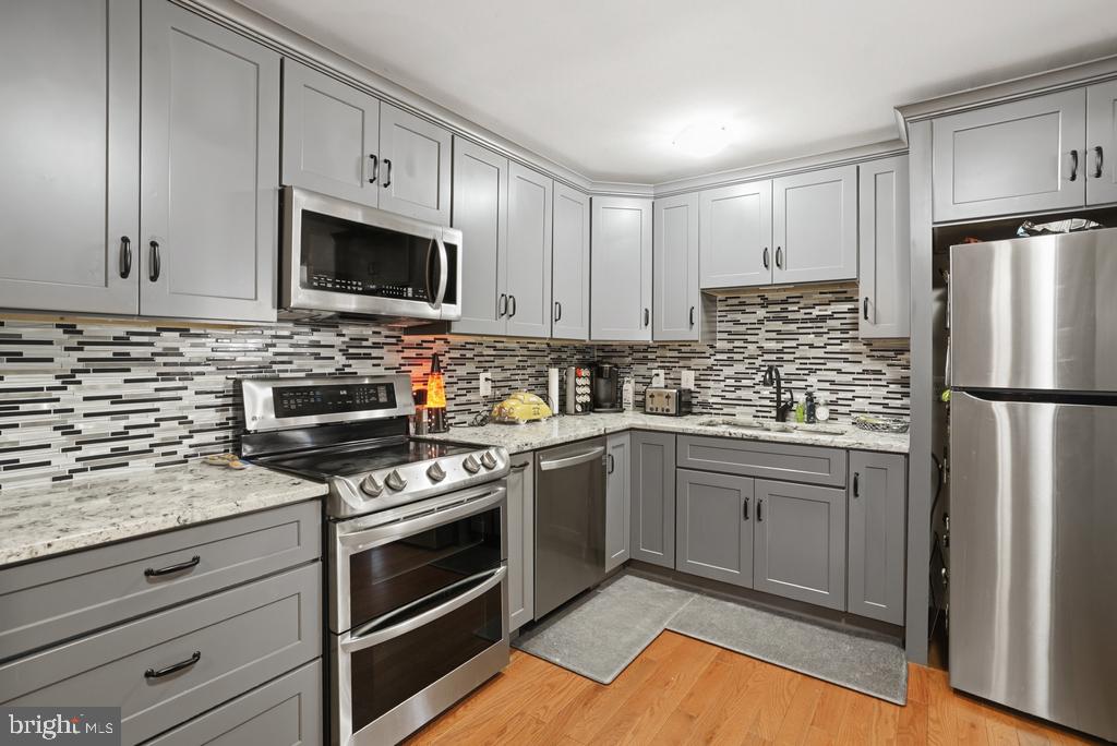 13203 Delaney Road Woodbridge, VA 22193 - Photo 13 of 43 Modern kitchen with sleek finishes.