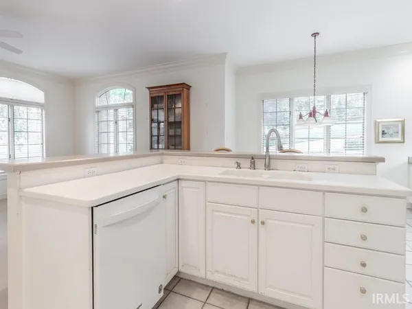 $499,000 | 712 Cobblestone Drive, Evansville, IN 47715