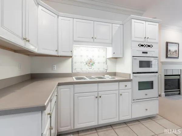 $499,000 | 712 Cobblestone Drive, Evansville, IN 47715