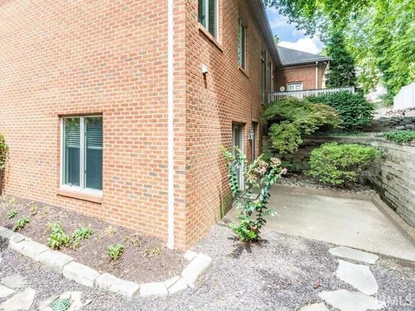 $499,000 | 712 Cobblestone Drive, Evansville, IN 47715
