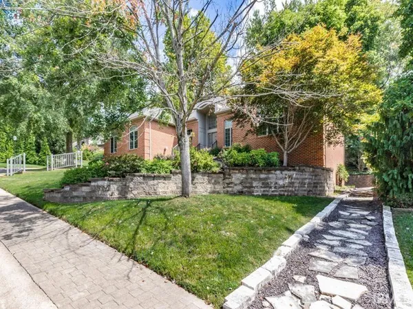 $499,000 | 712 Cobblestone Drive, Evansville, IN 47715