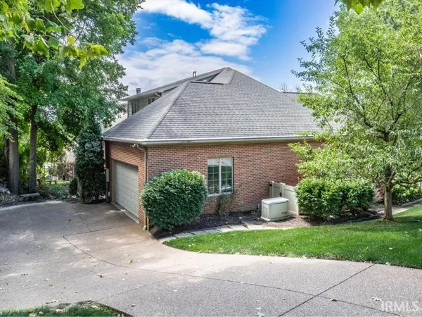 $499,000 | 712 Cobblestone Drive, Evansville, IN 47715