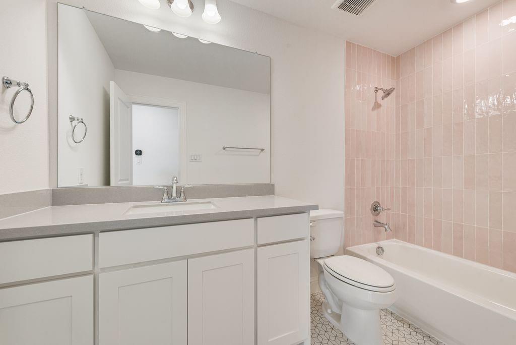 2807 Augustus Way Mansfield, TX 76063 - Photo 31 of 40 a bathroom with a toilet a sink a tub and mirror