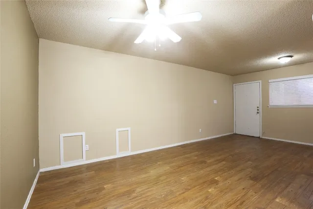 $1,050 | 4415 Avenue B, Unit 202, Austin, TX 78751