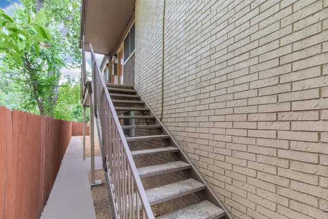 $1,050 | 4415 Avenue B, Unit 202, Austin, TX 78751