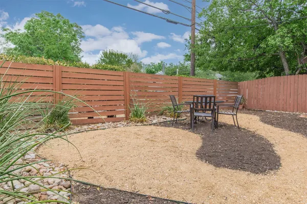$799 | 4415 Avenue B, Unit 203, Austin, TX 78751