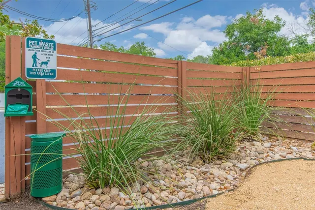 $1,050 | 4415 Avenue B, Unit 202, Austin, TX 78751