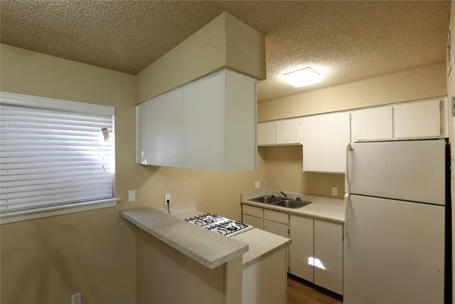 $1,050 | 4415 Avenue B, Unit 202, Austin, TX 78751