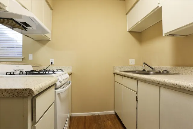 $1,050 | 4415 Avenue B, Unit 202, Austin, TX 78751