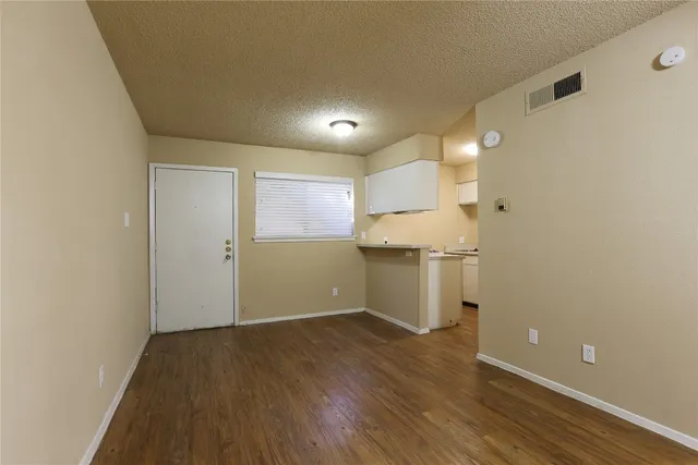 $1,050 | 4415 Avenue B, Unit 202, Austin, TX 78751