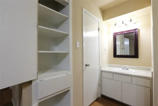 $1,050 | 4415 Avenue B, Unit 202, Austin, TX 78751