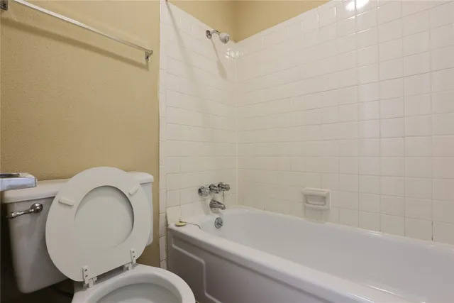 $1,050 | 4415 Avenue B, Unit 202, Austin, TX 78751