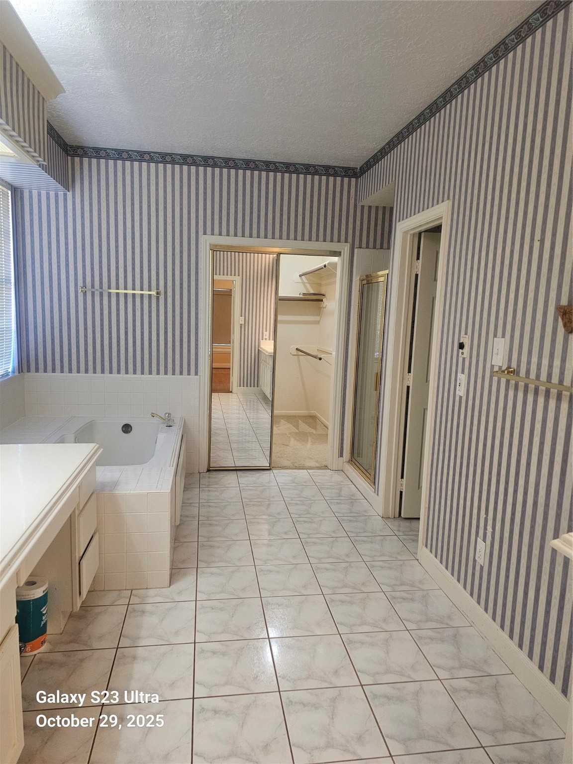 4914 Plantation Colony Drive Sugar Land, TX 77478 - Photo 16 of 16 a view of a hallway with bathroom