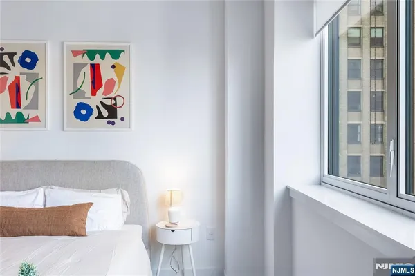 $2,088 | 10 Commerce Court, Unit 2E, Newark, NJ 07102