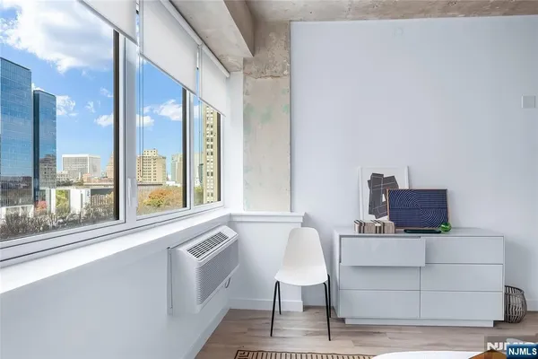 $2,088 | 10 Commerce Court, Unit 2E, Newark, NJ 07102