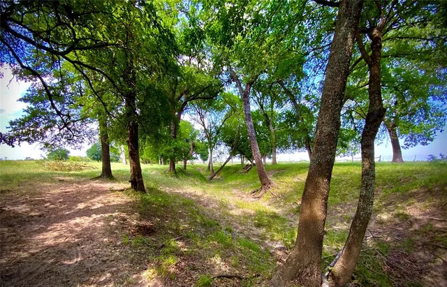 a street sign on a wall next to a building