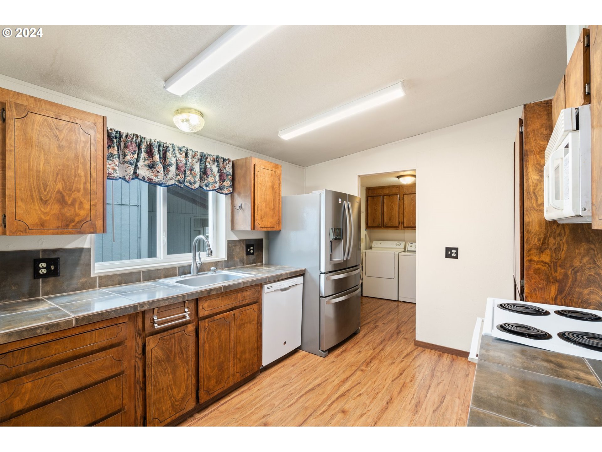 9381 Southwest Line Drive Cornelius, OR 97113 - Photo 9 of 40