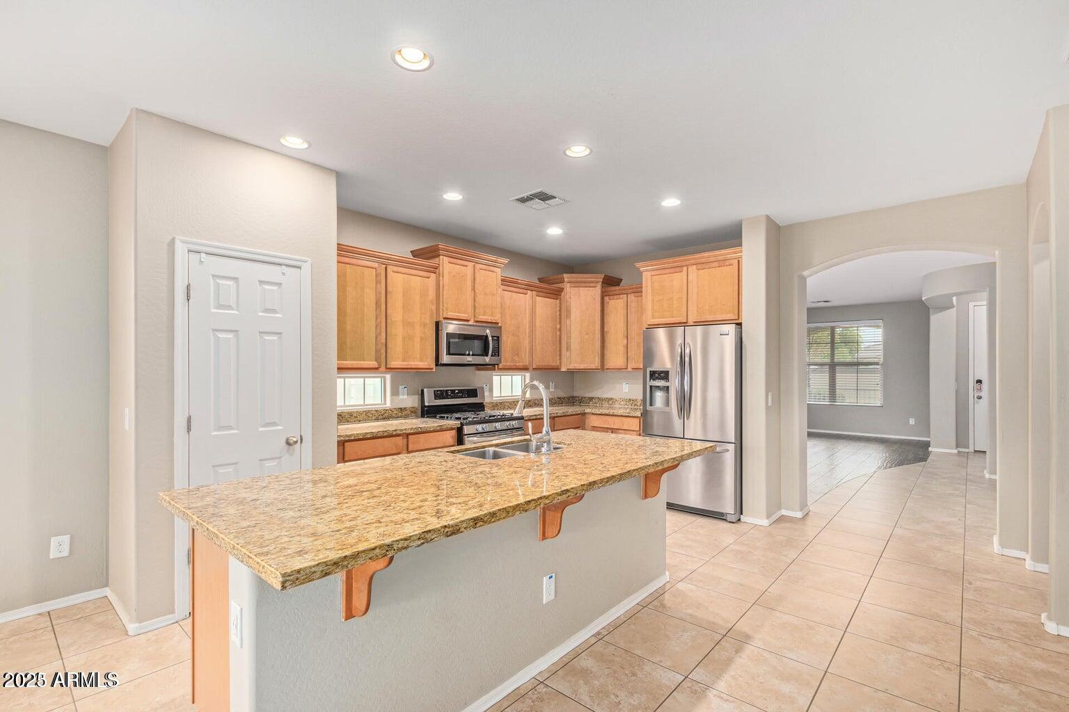 15064 West Westview Drive Goodyear, AZ 85395 - Photo 4 of 9 20221229133325380459000000-o