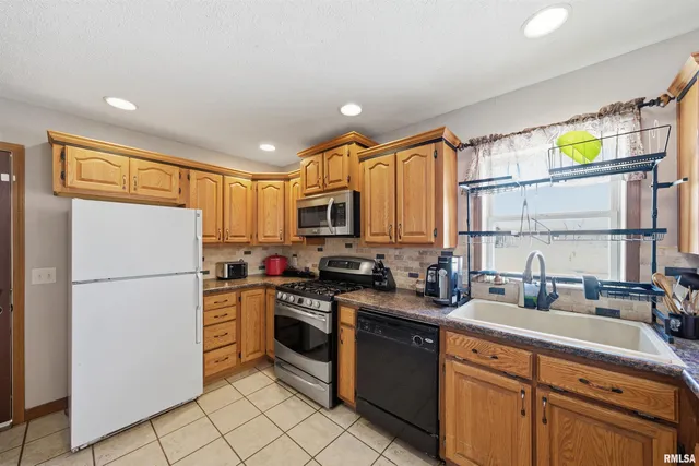 $174,900 | 417 Lilac Lane, East Peoria, IL 61611