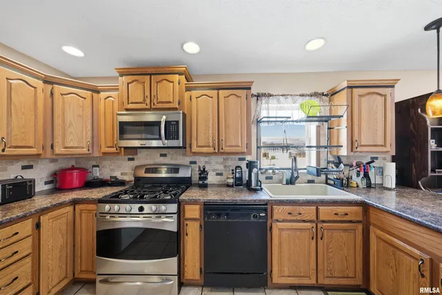 $159,900 | 417 Lilac Lane, East Peoria, IL 61611