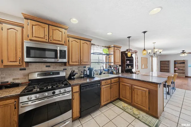 $174,900 | 417 Lilac Lane, East Peoria, IL 61611