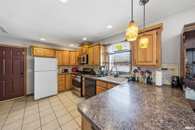 $174,900 | 417 Lilac Lane, East Peoria, IL 61611