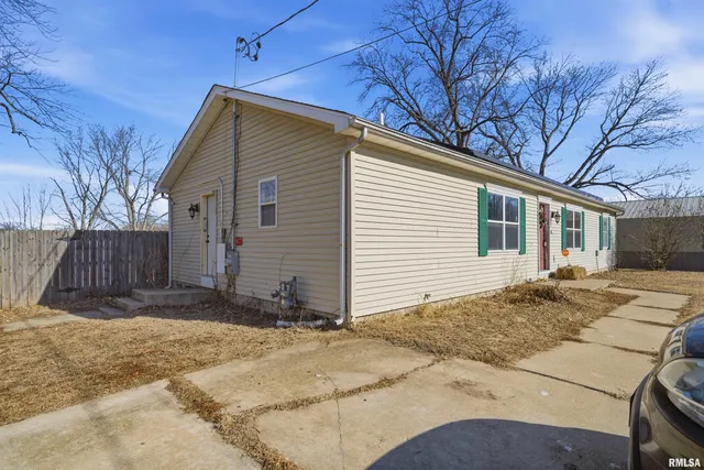 $159,900 | 417 Lilac Lane, East Peoria, IL 61611