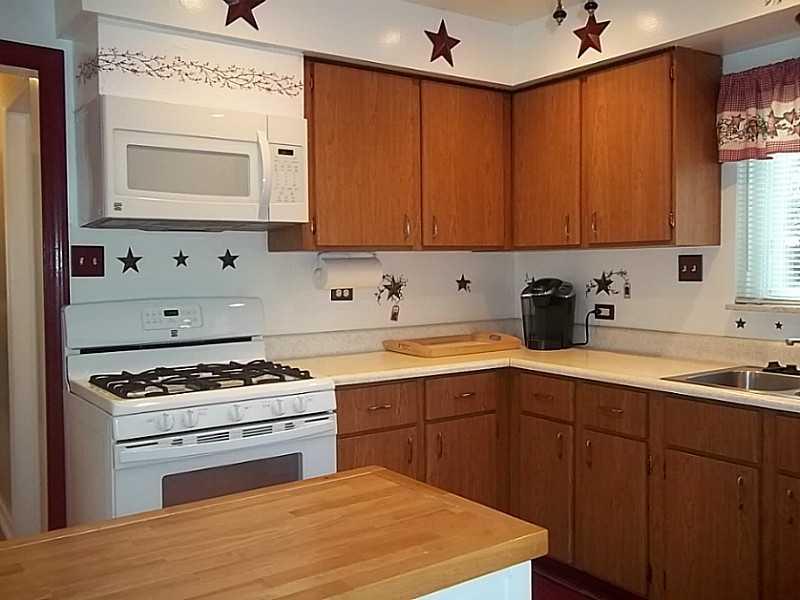 200 Crestview Road Penn Hills, PA 15235 - Photo 8 of 21 Kitchen.