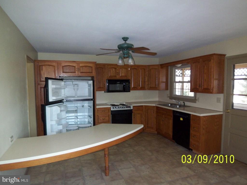 215 Colebrook Road Elizabethtown, PA 17022 - Photo 3 of 10 Gallery Image 3