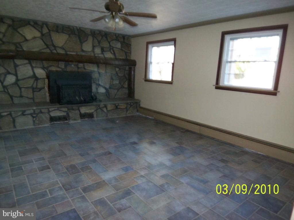 215 Colebrook Road Elizabethtown, PA 17022 - Photo 4 of 10 Gallery Image 4