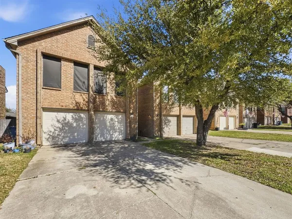 $560,000 | 1222 West Hudgins Street, Grapevine, TX 76051