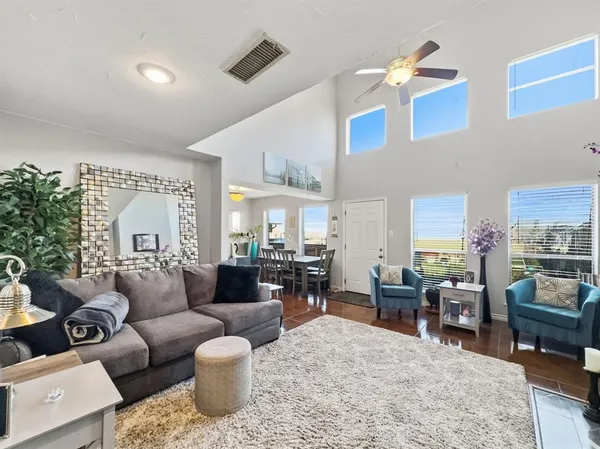 $560,000 | 1222 West Hudgins Street, Grapevine, TX 76051