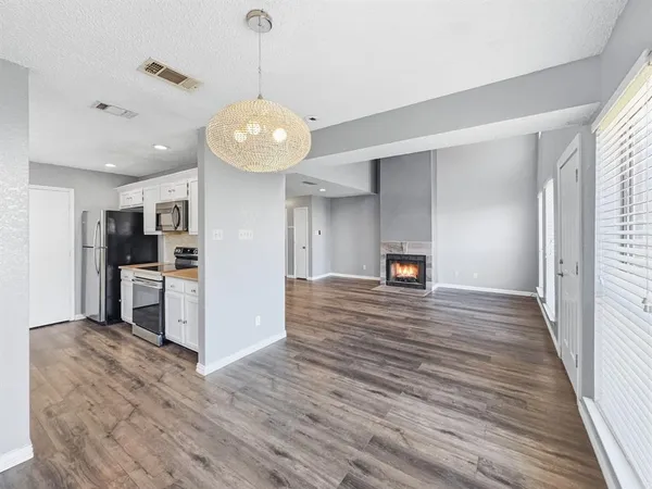 $560,000 | 1222 West Hudgins Street, Grapevine, TX 76051