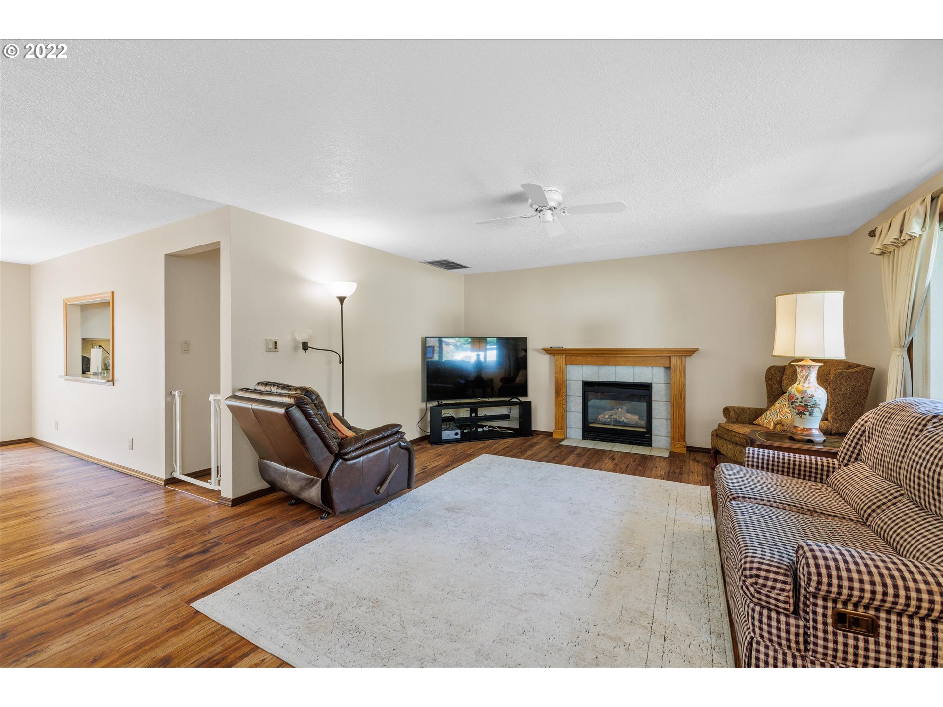 16178 South Henrici Road Oregon City, OR 97045 - Photo 6 of 27 a living room with furniture and a fireplace